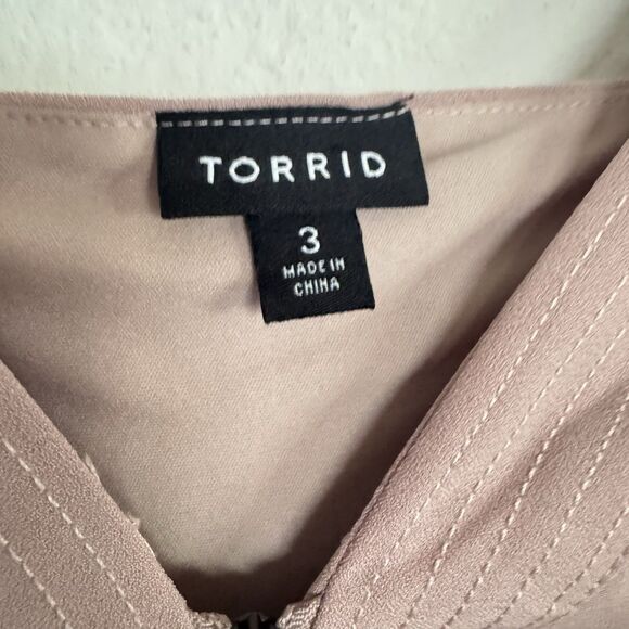 Torrid Summer Top Plus Size 3X Dust Of Roses Fawn Crepe Zip Front Peplum - Picture 9 of 10